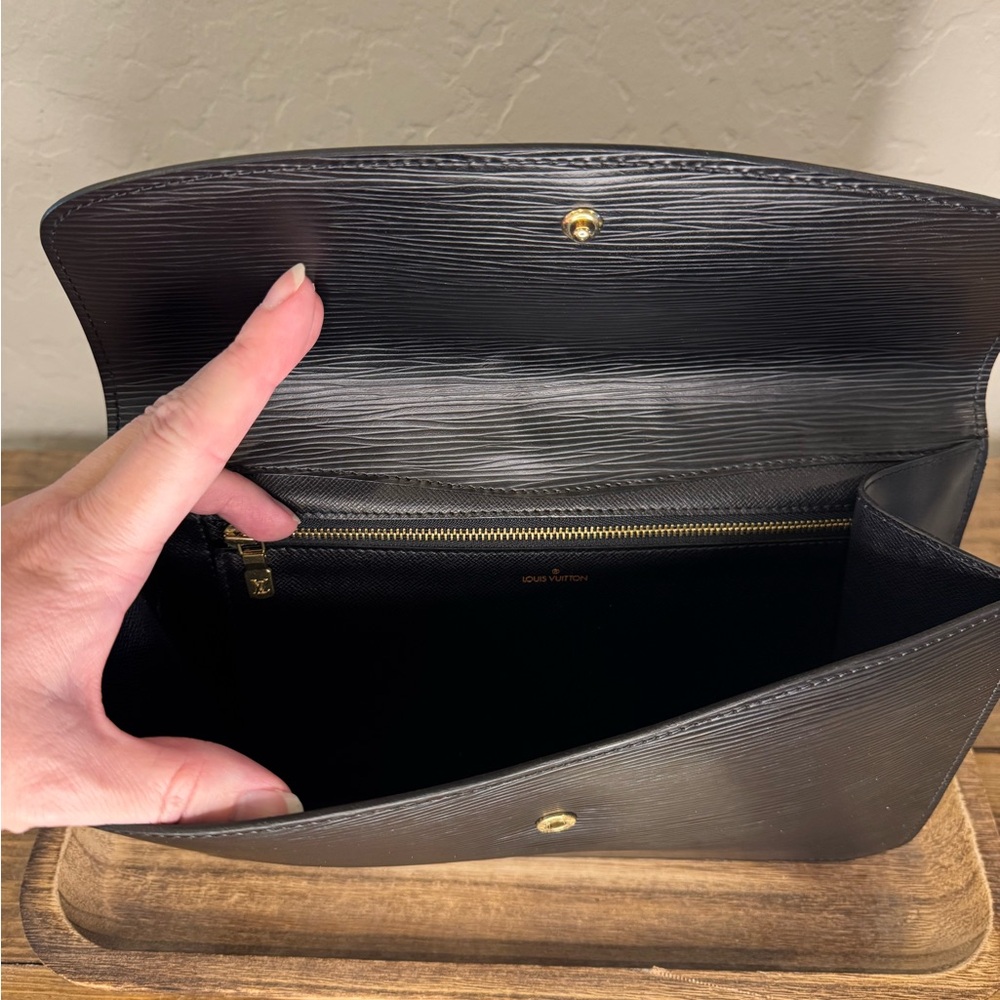 EUC Louis vuitton black leather clutch - Picture 7 of 11